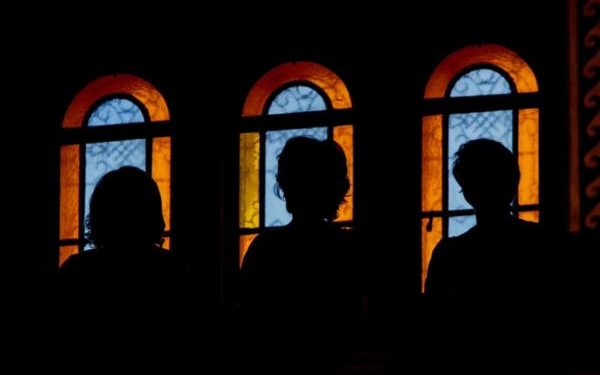 ΕΡΕΥΝΑ: Οκτώ στους δέκα Έλληνες δηλώνουν ότι πιστεύουν στον Θεό – Σταθερά στις βαθύτερες αξίες η θρησκευτικότητα