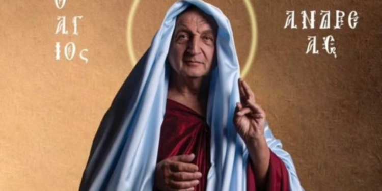 Σπύρος Μπιμπίλας: Διαπράττει βλασφημία ποζάροντας σαν Άγιος Ανδρέας – Έχει χαθεί πλέον κάθε μέτρο – Ο κάθε «καλλιτέχνης» κάνει ό,τι γουστάρει με την ανοχή της ελληνικής δικαιοσύνης.