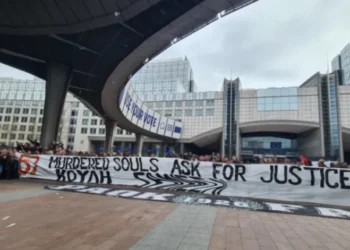 Οργή λαού, συνθήματα για τα Τέμπη, χαμός στο Ευρωκοινοβούλιο από ΠΑΟΚτσήδες!