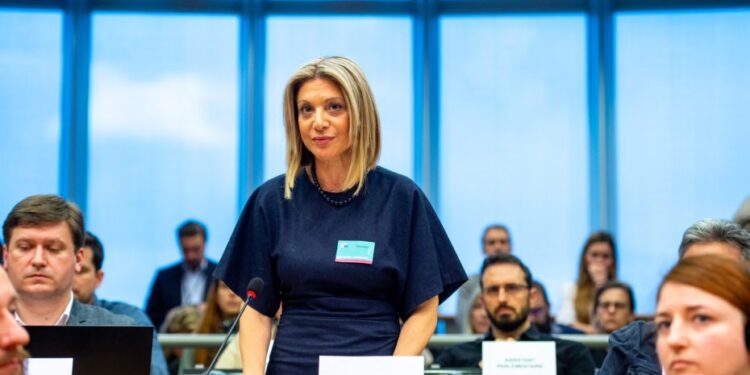 Περιμένοντας τον Γκοντό…ήρθε η κυρία  Καρυστιανού