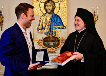 Μια Ελληνίδα με Χριστό και Ελλάδα : Η αναφορά μου στο δήθεν θαύμα που εξιστόρησε ο κύριος πρόεδρος της αντιπολίτευσης.