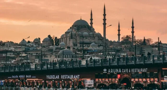 Ευθ. Λέκκας για σεισμό στην Κωνσταντινούπολη: «Μεγαλύτερος όσο περνά ο καιρός, έπρεπε το ρήγμα να έχει σπάσει το 2020»