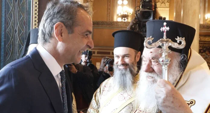 Παρέα στο Δήλεσι Μητσοτάκης και Ιερώνυμος για να μαζέψουν τις αντιδράσεις της Εκκλησίας