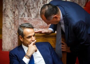 Γεραπετρίτης «μαλώνει» Ντόρα για τη θέση που κράτησε στο Κόσοβο, γιατί έρχονται και εκλογές…