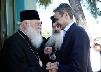 «Βράζουν» οι κύκλοι της εκκλησίας για τη συμφωνία Μητσοτάκη – Ιερώνυμου