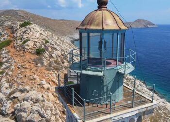 Ταίναρο: Το νοτιότερο άκρο της ηπειρωτικής Ελλάδας με τον επιβλητικό φάρο (βίντεο)