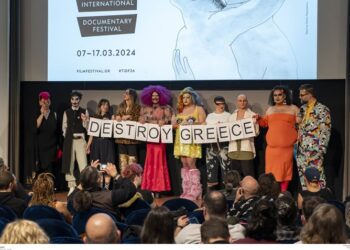 ΙΕΡΑ ΜΗΤΡΟΠΟΛΙΣ ΠΕΙΡΑΙΩΣ : «ΚΑΛΛΙΤΕΧΝΙΚΑ» ΕΞΑΜΒΛΩΜΑΤΑ ΒΛΑΣΦΗΜΟΥΝ ΚΑΙ ΠΡΟΤΡΕΠΟΥΝ: «ΚΑΤΑΣΤΡΕΨΤΕ ΤΗΝ ΕΛΛΑΔΑ»!