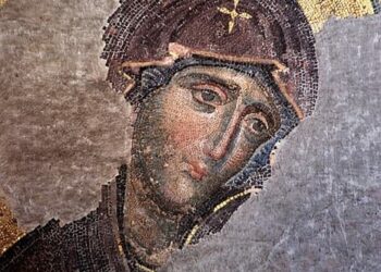 Πρώτη Δεκαετία του 2000 σε μια Αγία Γερόντισσα εμφανίστηκε η ΥΠΕΡΑΓΙΑ ΘΕΟΤΟΚΟΣ και είπε: «Αν υπήρχαν πέντε Δεσποτάδες, θα σας έδινα την ΠΟΛΗ»