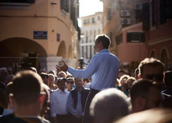 Επεισοδιακή ομιλία Μητσοτάκη στην Κέρκυρα: Έδιωξαν γυναίκα που φώναζε «δικαιοσύνη» για τα Τέμπη