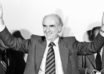 Στάλιας : Ο Α.Γ Παπανδρέου ‘μας άφησε ένα μεγάλο χρέος’. Μύθος ή αλήθεια;