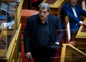 Τα εμβόλια προκαλούν χαμό στον ΣΥΡΙΖΑ! «Άδειασμα» Πολάκη και νέα «καρφιά»