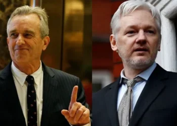 RFK Jr: Όχι μόνο πρέπει να αποσύρουμε τις κατηγορίες κατά του Τζούλιαν Ασάνζ αλλά και να στήσουμε ένα άγαλμα προς τιμήν του!