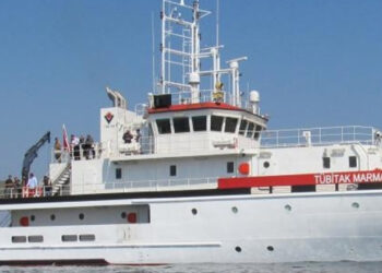 Τουρκικό ερευνητικό σκάφος πλέει ανοιχτά των Ιμίων