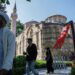 «Κάτι έρχεται στο βάθος μετά το καλοκαίρι»…