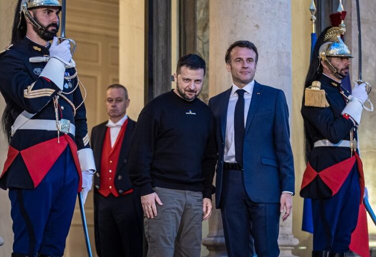 Zelensky-Macron- απεμπε-EPA