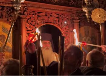 Ανάσταση στη Μητρόπολη Μόρφου ”Δεύτε λάβετε φως” και ”Χριστός Ανέστη ” από τον Μητροπολίτη Μόρφου Νεόφυτο… Χριστός Ανέστη Κύπρος!