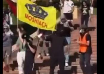 Στις ΗΠΑ υψώθηκε η σημαία του Αντίχριστου ”Μεσσία” από φιλο-ισραηλινούς αντιδιαδηλωτές στο Πανεπιστήμιο της Καλιφόρνιας!!! ΒΙΝΤΕΟ