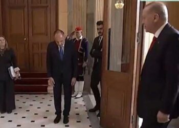 Κ. Γρίβας : “Η ελληνική αφωνία συνιστά συνεργασία με την τουρκική πολεμική μηχανή”
