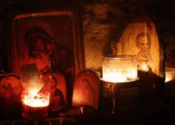Οι άγιοι φροντίζουν για το λάδι της καντήλας τους!