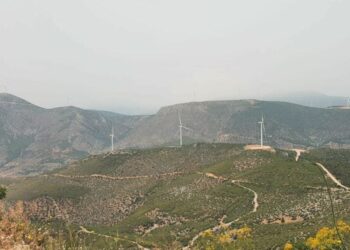 Ανεμογεννήτριες ακόμα και… πάνω από τα κεφάλια των κατοίκων στη Βοιωτία!