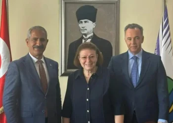 «Φτάνει πια με αυτόν τον ξεπεσμό»: Η Παμποντιακή Ομοσπονδία για τη φωτογραφία Μενδώνη υπό το βλέμμα του Κεμάλ!