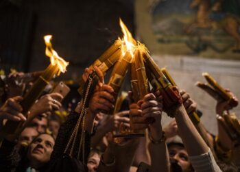 Η Αγία Φωτιά το 2024 κατέβηκε μέσα σε λίγα λεπτά. Γιατί συνέβη αυτό; Θα μπορούσε αυτό να είναι ένα σημάδι από ψηλά;