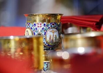 Ἱερεὺς κατέλυσε Θείαν Κοινωνίαν μὲ χλωρίνην