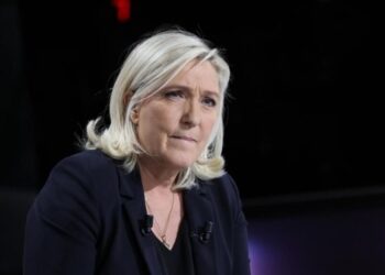 Κίνηση ματ από Le Pen: Πρέπει να μιλήσουμε με τη Ρωσία για να τελειώσει ο πόλεμος