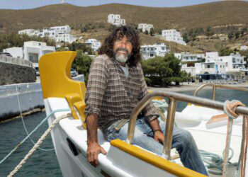 O κτηνοτρόφος Γιώργος Βογιατζής από την Αστυπάλαια ο οποίος προσφάτως απομακρύνθηκε από την νησίδα «Δύο Αδέλφια», όπου είχε τα αιγοπρόβατά του!