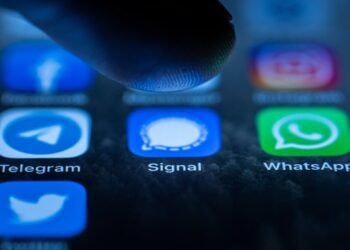 Chat Control: Σφοδρές αντιδράσεις για τη δημιουργία καθεστώτος μαζικής παρακολούθησης από την ΕΕ