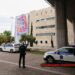 «Εύγε»! 2 περιπολικά της ΕΛ.ΑΣ. φυλάνε το πανό του EuroGayPride; Και ένα σωρό ακόμη ΑΙΣΧΗ!