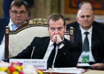 Μεντβέντεφ κατά πάντων για την Κριμαία: «Θα καείτε στην κόλαση»