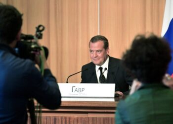 Ο Μεντβέντεφ βάζει στο μάτι χολιγουντιακό ηθοποιό: «Θα σε βρουν οι… επαγγελματίες μας»