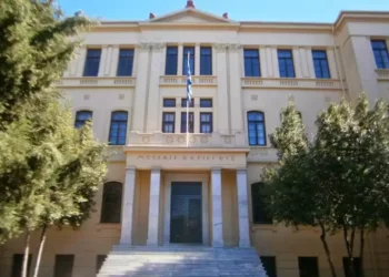 Επιφυλλίδα Κρινιώς Καλογερίδου : Με αποσκευές καλοκαιριού τους πειρασμούς της νοσταλγίας…