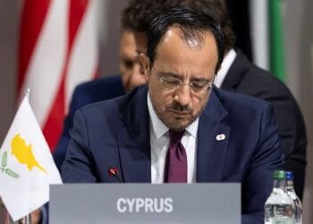Είμαστε έτοιμοι να πέσουμε υπέρ εβραϊκών βωμών και εστιών, παραχωρώντας την Κύπρο…! (Δημήτρη Κωνσταντακόπουλου)