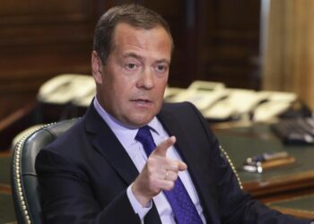 Ν.Μεντβέντεφ: «Oι εχθροί των ΗΠΑ θα είναι πλέον φίλοι μας – Όλοι οι Δυτικοί μαζί και η Ελλάδα θα αποτελούν στόχο»