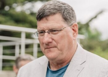 Πρωτοφανής δίωξη κατά του Ritter: «Οι ΗΠΑ μου απαγόρευσαν να πετάξω στη Ρωσία» – «Κατέσχεσαν το διαβατήριο μου με εντολή ΥΠΕΞ»