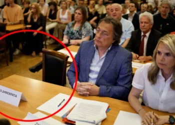 Ντροπή! Μητσοτάκης, Σακελλαροπούλου και… ΑΠΕ γύρισαν την πλάτη στη Μαρία Καρυστιανού
