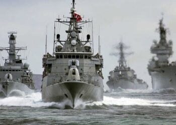 Πολεμικό σκηνικό στο Αιγαίο – Με 5 πολεμικά πλοία, η Τουρκία – Η Ελλάδα απαντά με φρεγάτα και κανονιοφόρο – «Δειλός, ο Δένδιας»