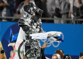 Οι πρώτες αντιδράσεις από Ρωσία που ο Θεός την φύλαξε και δεν μετείχε στη ΣΑΤΑΝΟΦΙΕΣΤΑ! Ζαχάροβα: τη δάδα έφερε Ιππότης της Αποκάλυψης. Μια LGBT διακωμώδηση του Μυστικού Δείπνου!