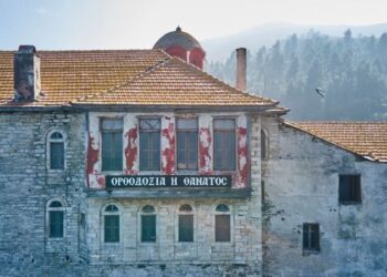 Θεωρίες συνομωσίας για τη Μονή Εσφιγμένου: Εκεί εκπαιδεύονται Ρώσοι κομάντο – Η έφοδος της ΕΛΑΣ και οι μοναχοί που «ενοχλούν»