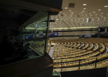 Πολιτικός σόκαρε την Ευρωβουλή: «Φέρτε ιερέα γιατί εδώ συναντιούνται οι διάβολοι» – Τι είπε για Ρωσία
