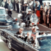 Dallas 1963> Δραματικό VIDEO δείχνει τους άνδρες ασφαλείας του Kennedy να λαμβάνουν εντολή να αποσυρθούν λίγο πριν δεχθεί τις σφαίρες