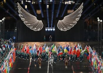 Πάνε να τα μπαλώσουν για τον Μυστικό Δείπνο και τους Τrans, ενώ χθες ο σκηνοθέτης δεν είπε τίποτε