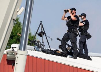Ο 20χρονος ήταν απλά βιτρίνα; Υπήρχε και άλλος Snipper που πυροβόλησε τον Trump σημαδεύοντας μέσα από μία τρύπα;