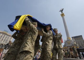 Θέλουν κι άλλο αίμα στη Δύση: «Βρείτε 18χρονους να πολεμήσουν τους Ρώσους»!! vid