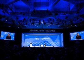 Επιχειρηματίας σοκαρίστηκε με όσα είδε στο WEF: «Ένας όχλος δούλων», vid