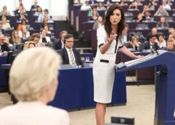 Πολωνή ευρωβουλευτής προς Von der Leyen: Ήρθε ο καιρός να σ’ τα πω ευθέως, έπρεπε να ήσουν στη φυλακή, όχι στην Κομισιόν
