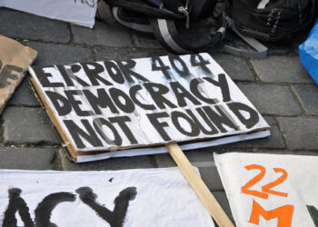 ΠΟΠΗ ΖΩΗ : ΔΗΜΟΚΡΑΤΙΑ ή ΠΑΓΚΟΣΜΙΑ ΔΙΚΤΑΤΟΡΙΑ;