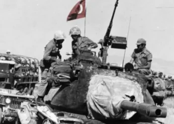 ΖΟΥΜΕ ΓΙΑ 50 ΧΡΟΝΙΑ μια  βρετανο-τουρκική ΔΙΖΩΝΙΚΗ ΤΡΕΛΑ!